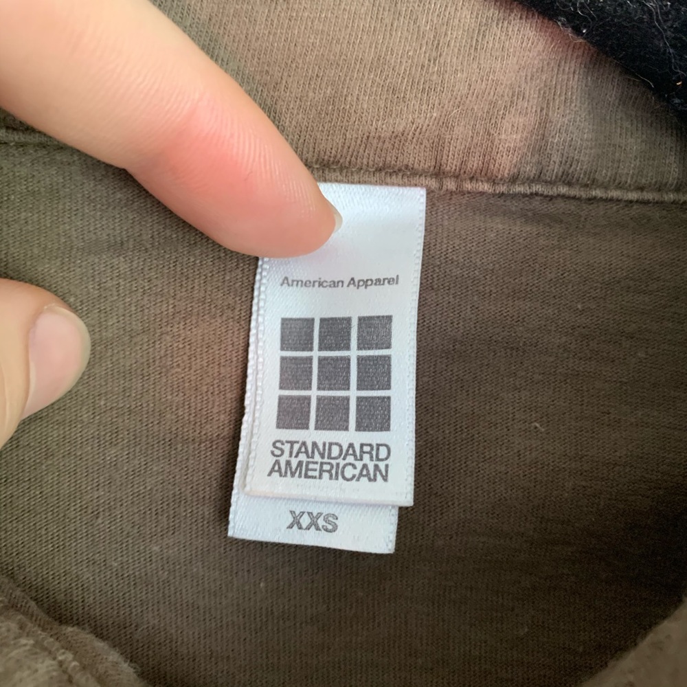 💸✨American Apparel✨ Olive Cropped Button Up - Picture 3 of 3